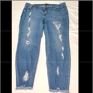 Medium wash distressed skinny jeans!!
